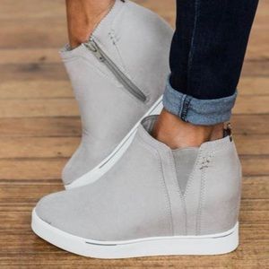 NWOT Size 7 Sugar Glossy Wedges-Stone Suede